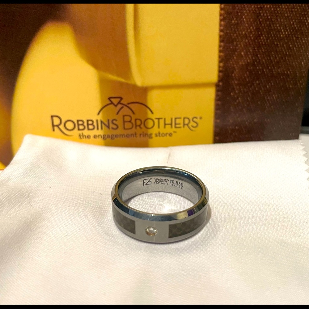 Lightly worn men’s wedding band